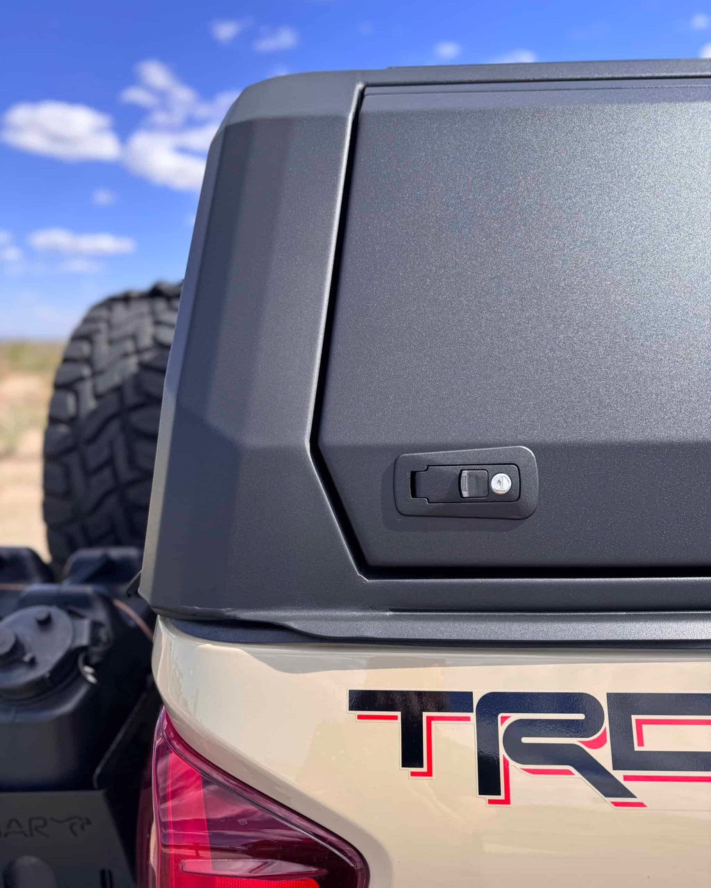 CapRax Aluminum Truck Canopy - Toyota Tacoma Gen 3 5ft Bed