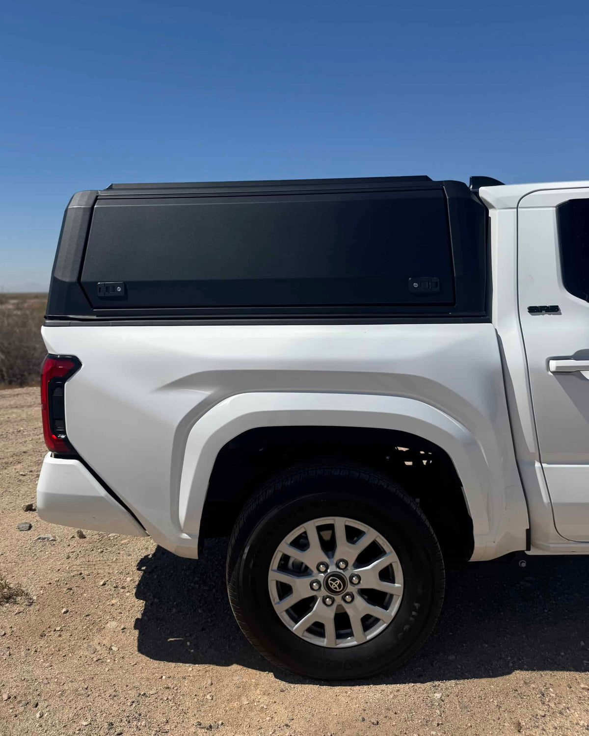 CapRax Aluminum Truck Canopy - Toyota Tacoma Gen 4 5ft Bed