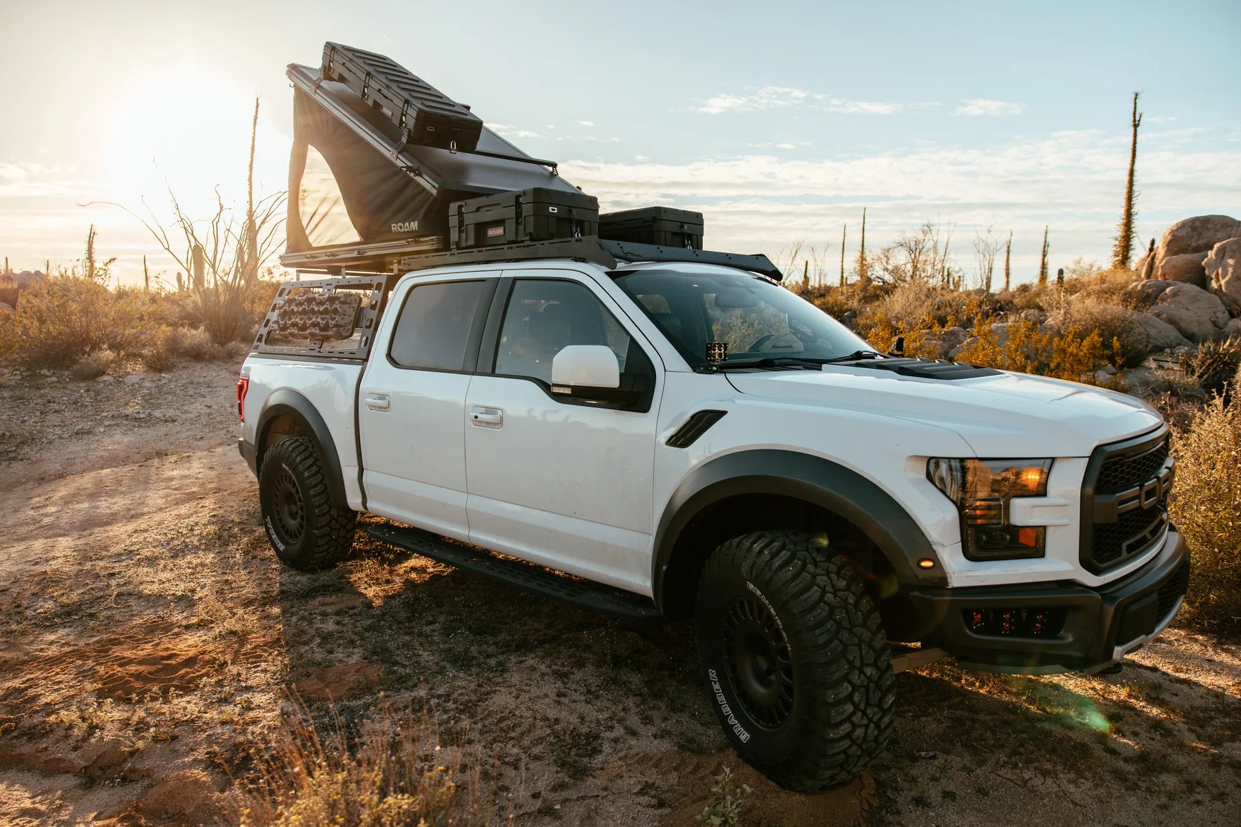 Roam Desperado Hardshell Rooftop Tent