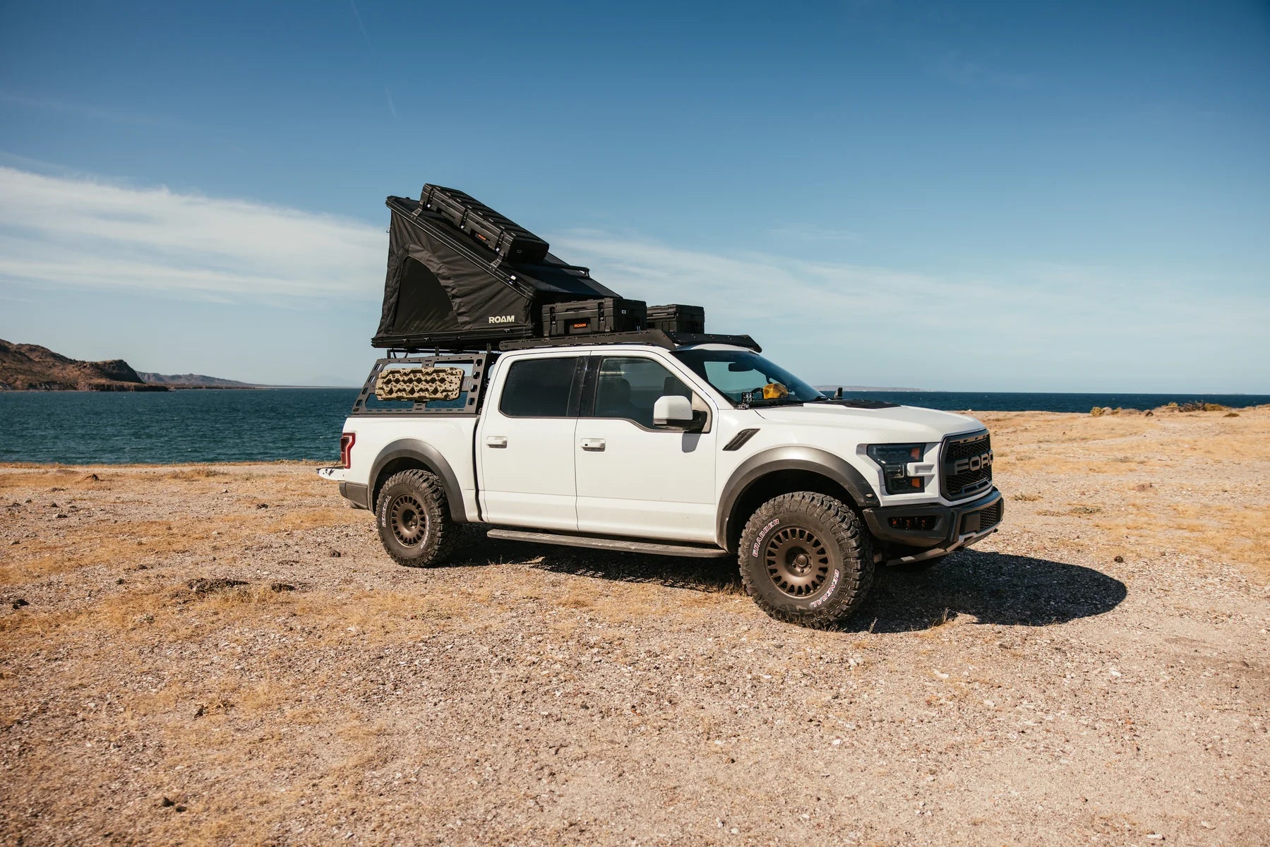 Roam Desperado Hardshell Rooftop Tent