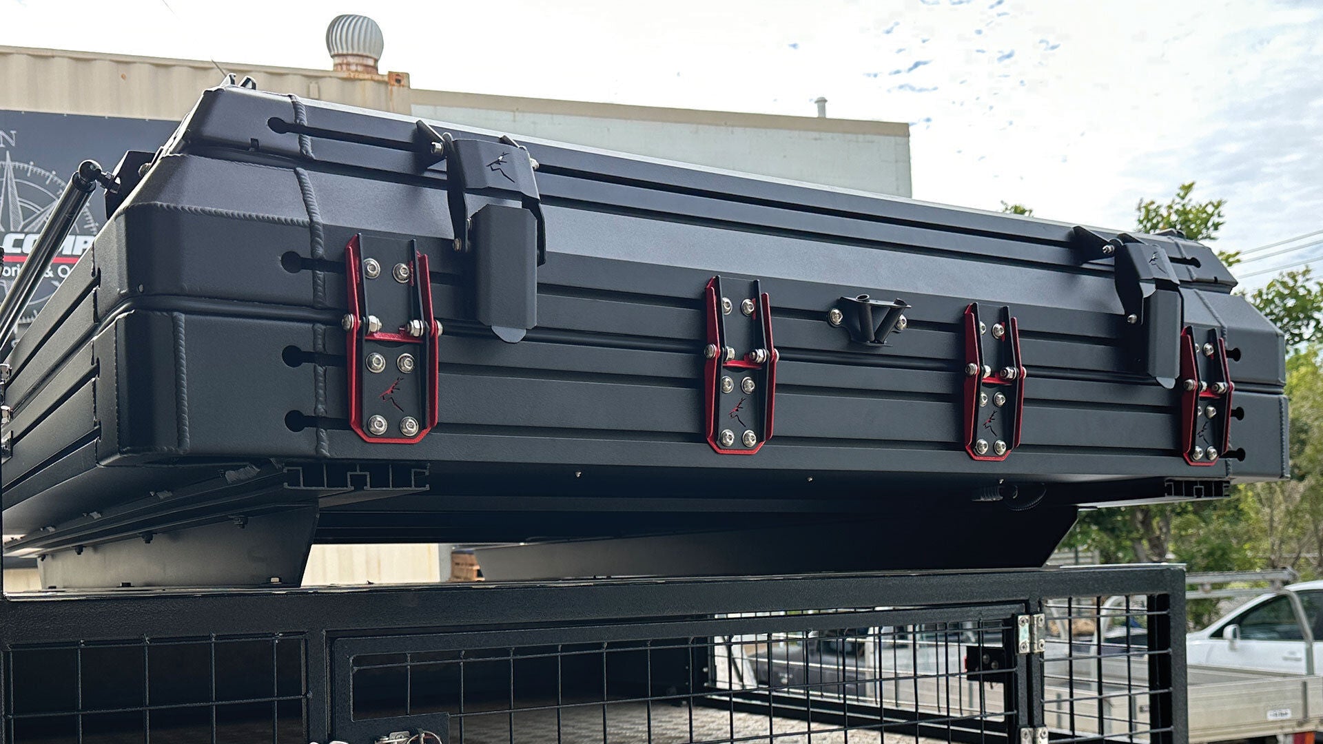 Hardshell Rooftop Tent TX27