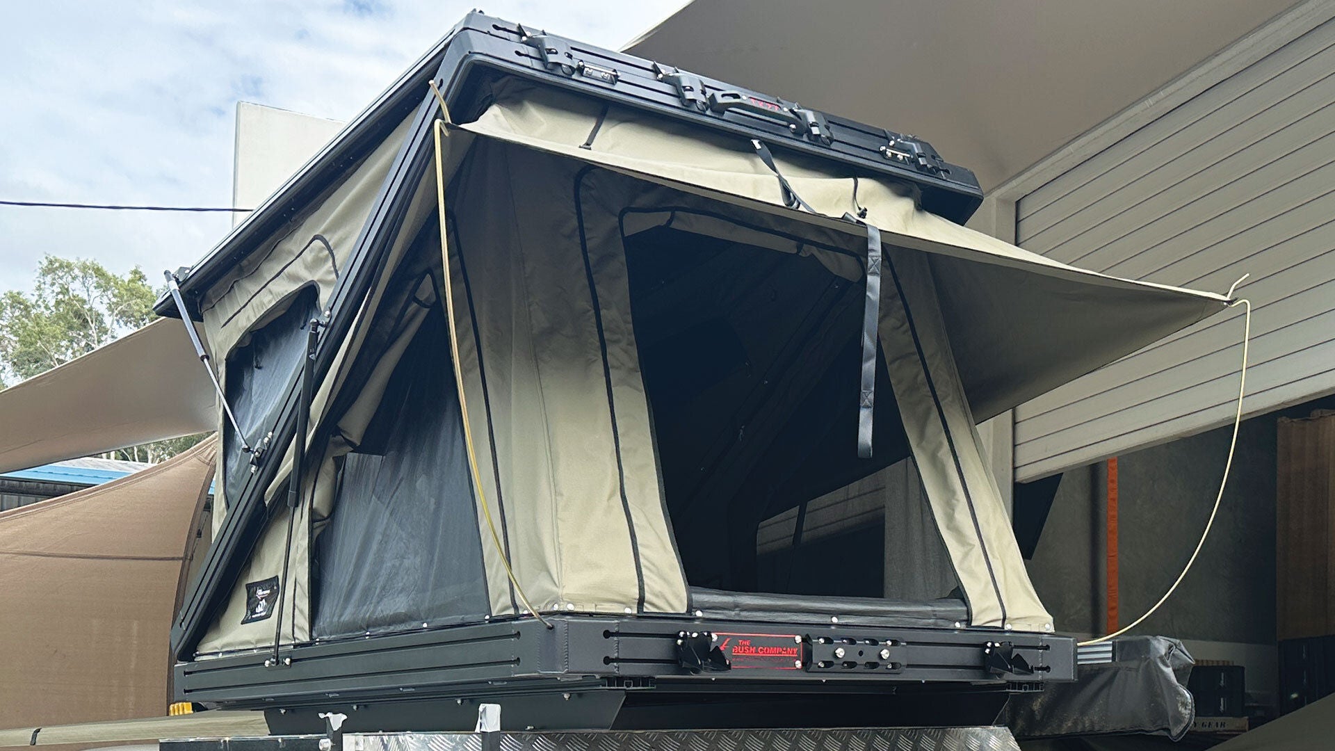 Hardshell Rooftop Tent TX27