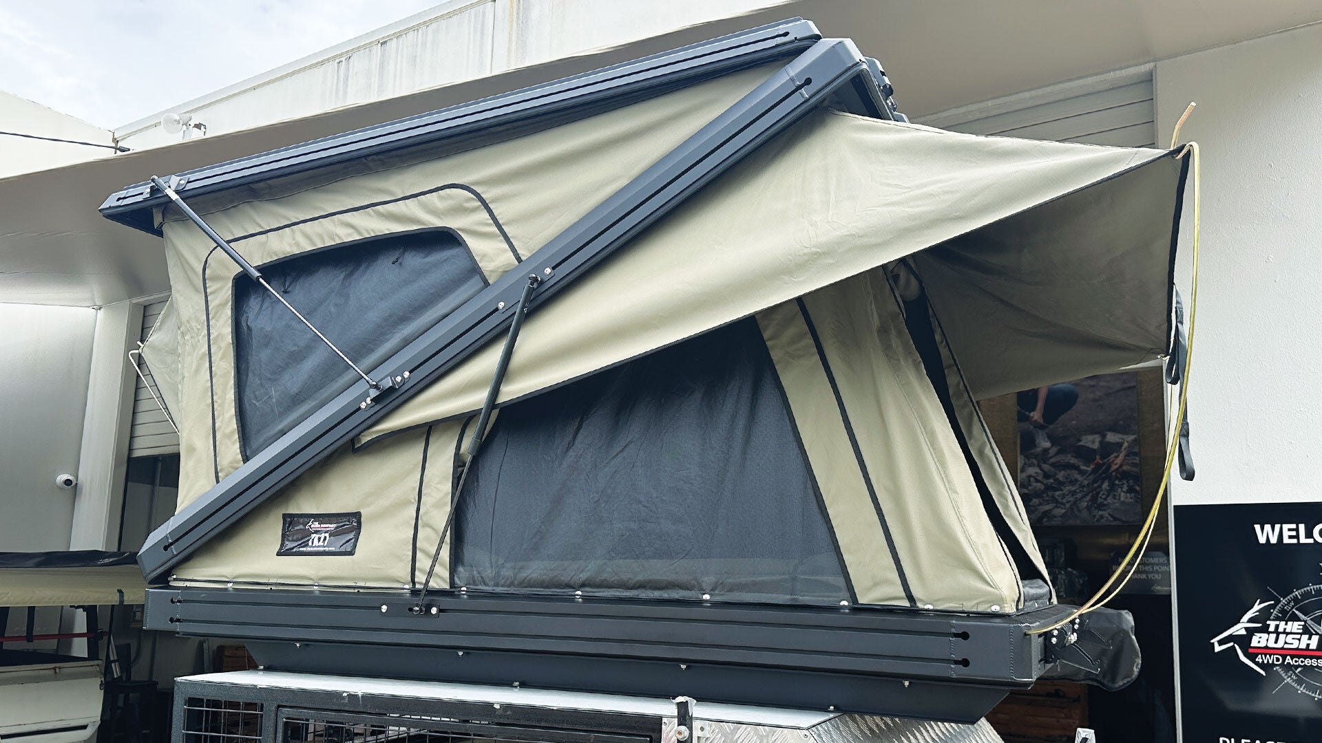Hardshell Rooftop Tent TX27